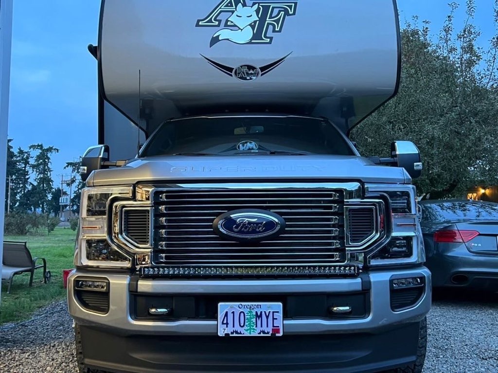 KD Fabworks 2020+ Ford Super Duty F-250/F-350 40" Rigid SR-RDS Curved Single Row Light Bar Mount