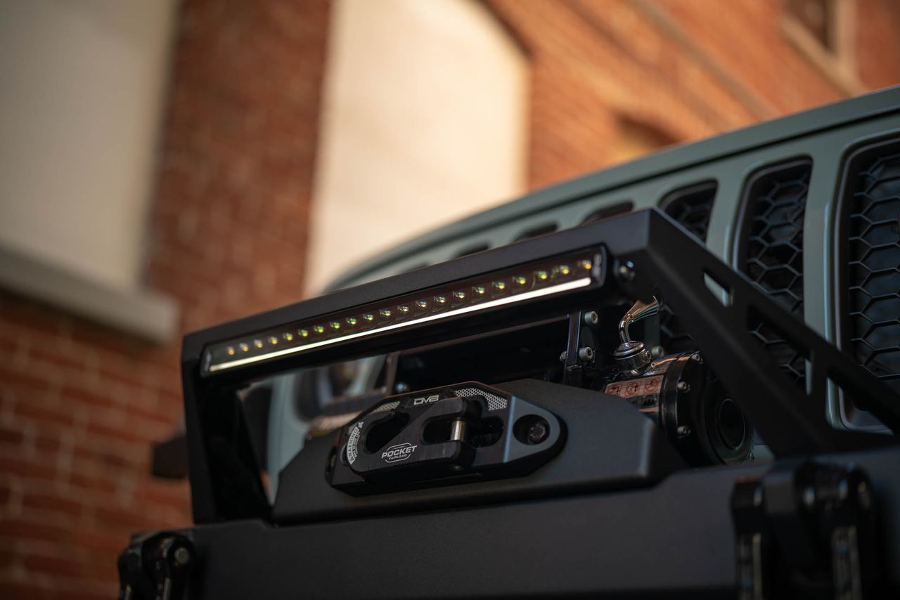 DV8 Offroad 20in Halo Elite Single Row Light Bar with Accent Light - White/Amber