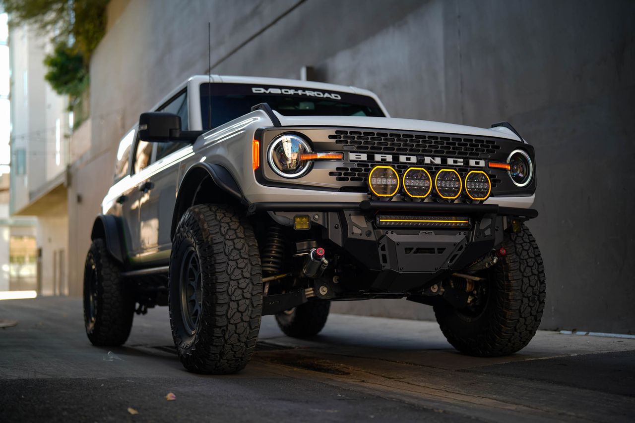 DV8 Offroad 7in Halo Elite Round Light w/ Accent Halo - White/Amber