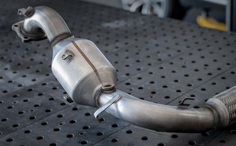 MagnaFlow 19-20 GMC Sierra 1500 Single Underbody 4.3L/5.3L Direct Fit Catalytic Converter