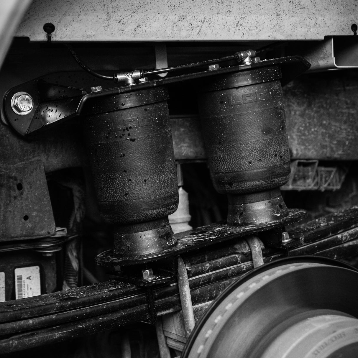 LOGIQ 2017-2022 Ford F-250 / F-350 / F-450 - Air Spring Kit